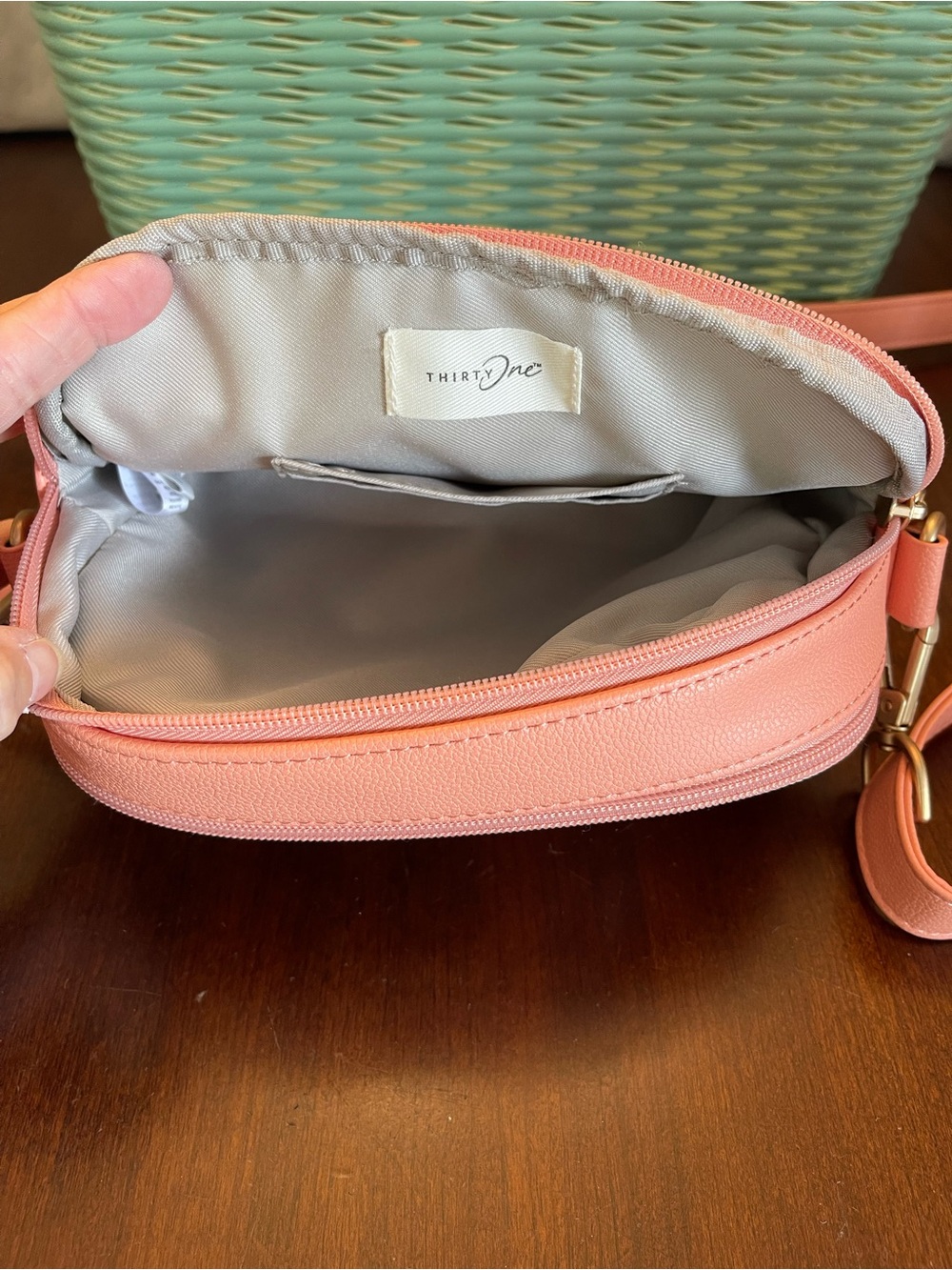 NWOT Thirty One Bags Double Zip Crossbody Bag, Coral Peach Smooth Pebble - Picture 5 of 8